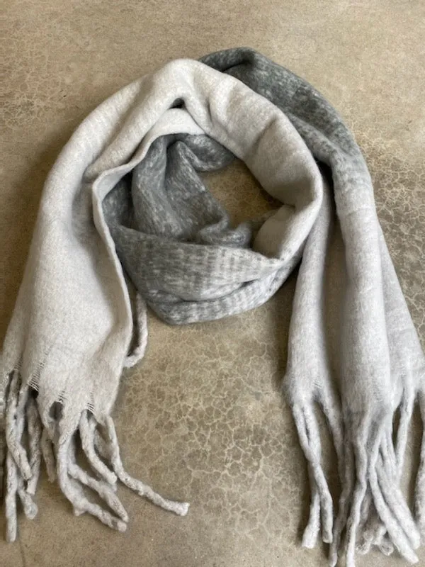 SUNSET SCARF IN GREY TONES